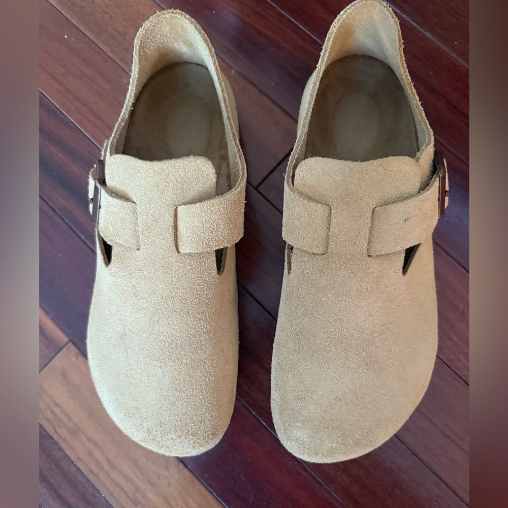 Birkenstock Closed Back Suede Clogs. EUC. Size 38
